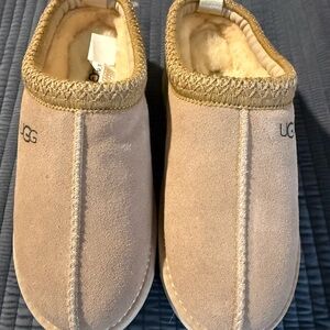 UGG Tan & Cream Platform Slippers
Tazz II-braided detail 
color sand
new in box